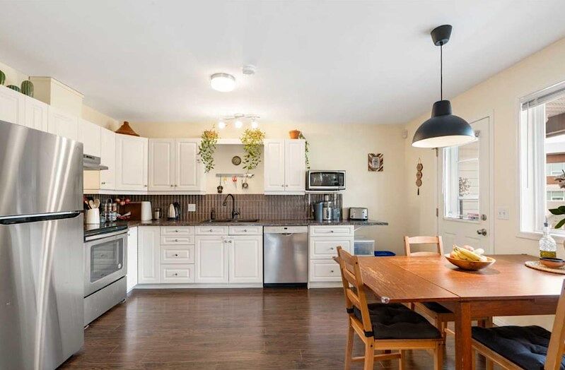 Calgary 1 bedroom Room For Rent for rent. Property photo: 587270-1
