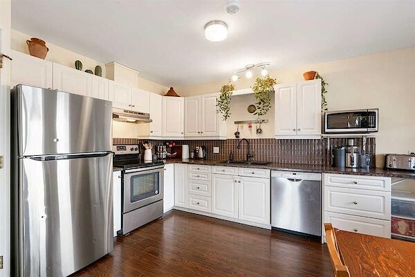 Calgary 1 bedroom Room For Rent for rent. Property photo: 587270-3