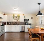 [Women Only] Cozy and beautiful basement room available for June 1 2026
