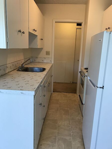 Calgary 1 bedroom Condo Unit for rent. Property photo: 587311-3