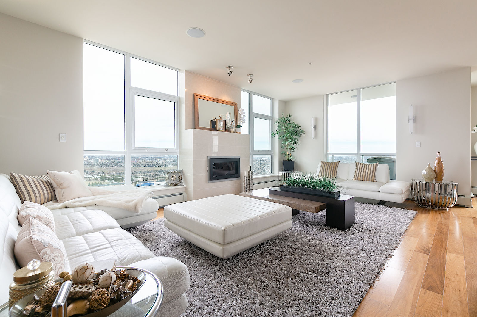 Calgary 3 bedrooms Condo Unit for rent. Property photo: 587664-1