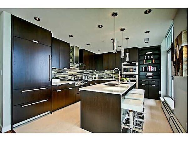 Calgary 3 bedrooms Condo Unit for rent. Property photo: 587664-3