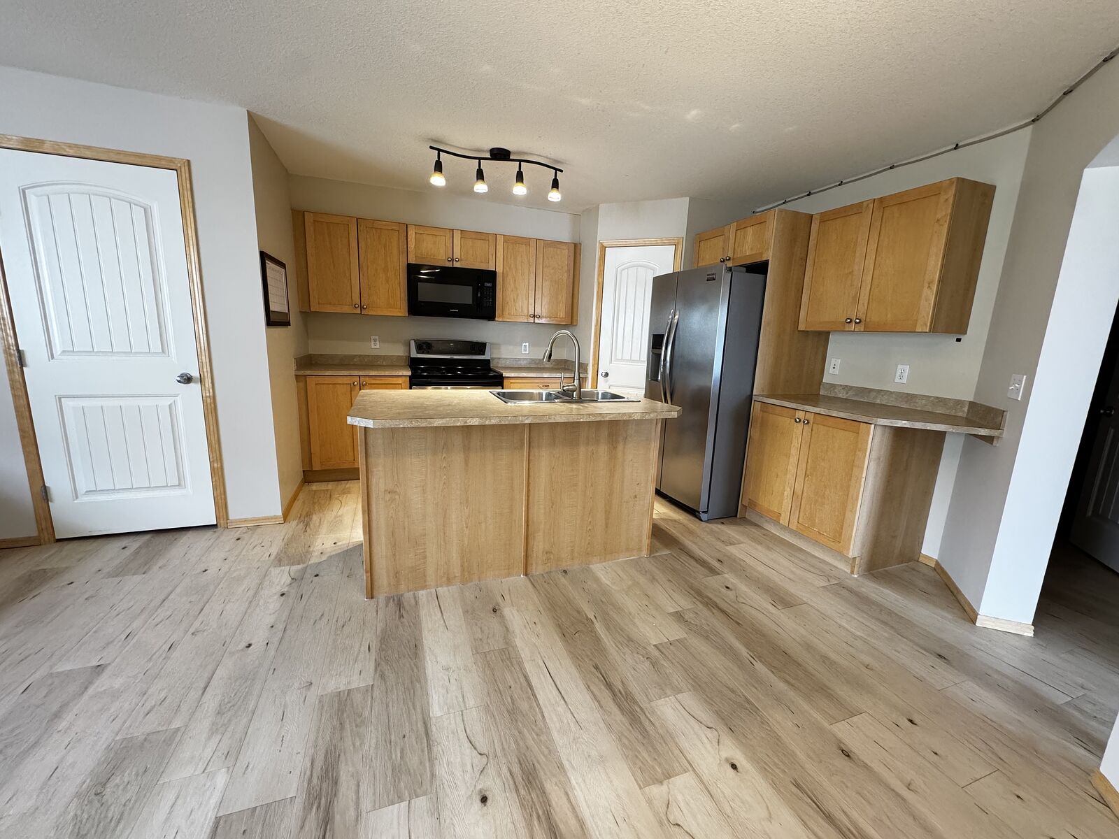 Calgary 2 bedrooms Townhouse for rent. Property photo: 587871-1