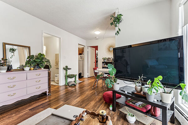 Calgary 1 bedroom Condo Unit for rent. Property photo: 587970-3