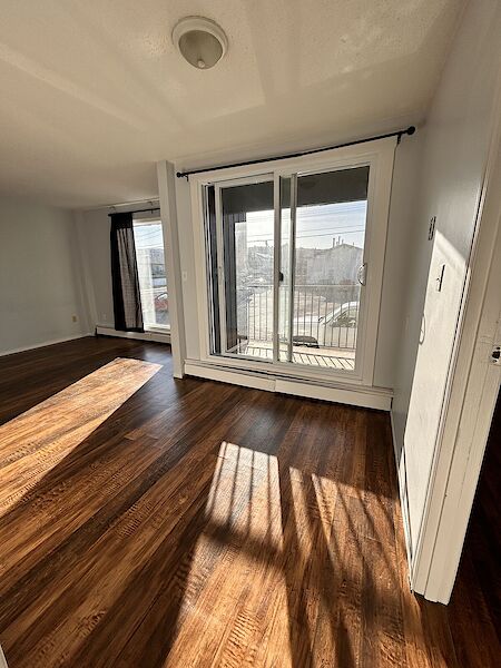 Calgary 1 bedroom Condo Unit for rent. Property photo: 587970-2
