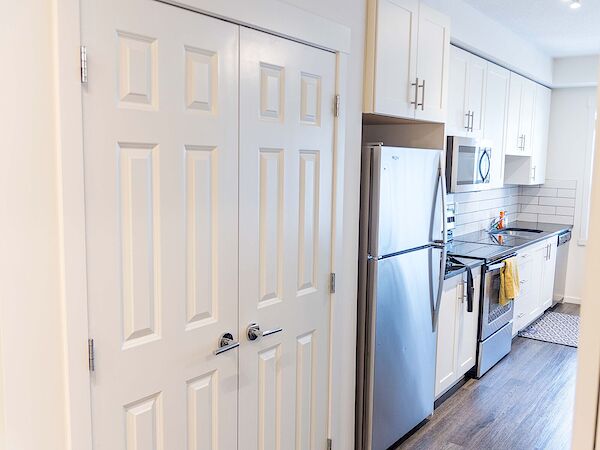 Calgary 1 bedroom Condo Unit for rent. Property photo: 588282-3