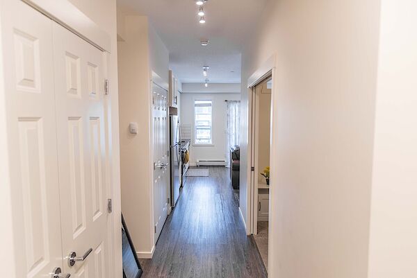 Calgary 1 bedroom Condo Unit for rent. Property photo: 588282-2