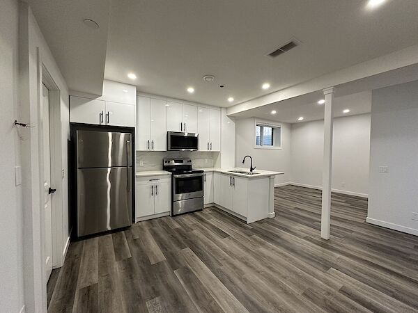 Modern 1-Bedroom & 1-Bathroom Legal Suite with Private Entrance in Livingston
