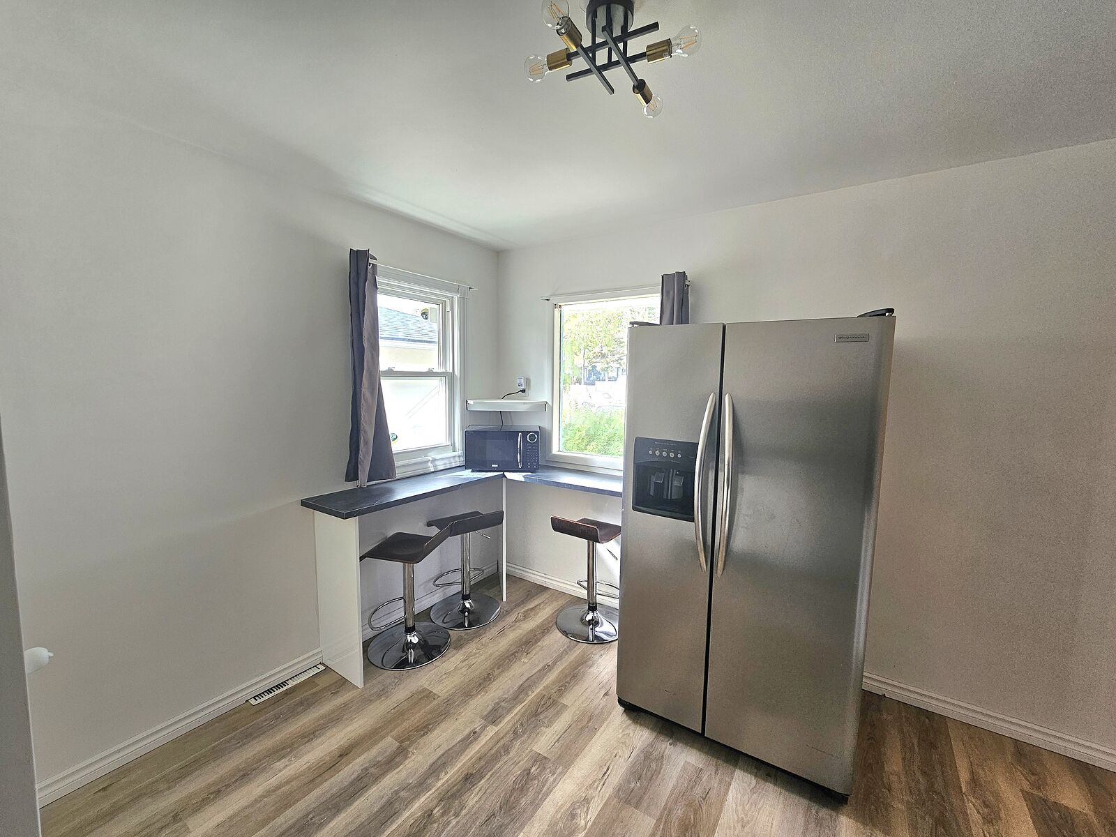 Calgary 2 bedrooms Duplex for rent. Property photo: 588540-1