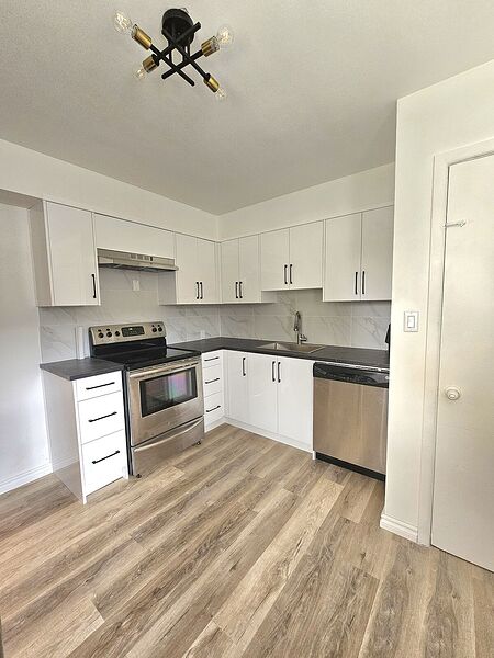 Calgary 2 bedrooms Duplex for rent. Property photo: 588540-2