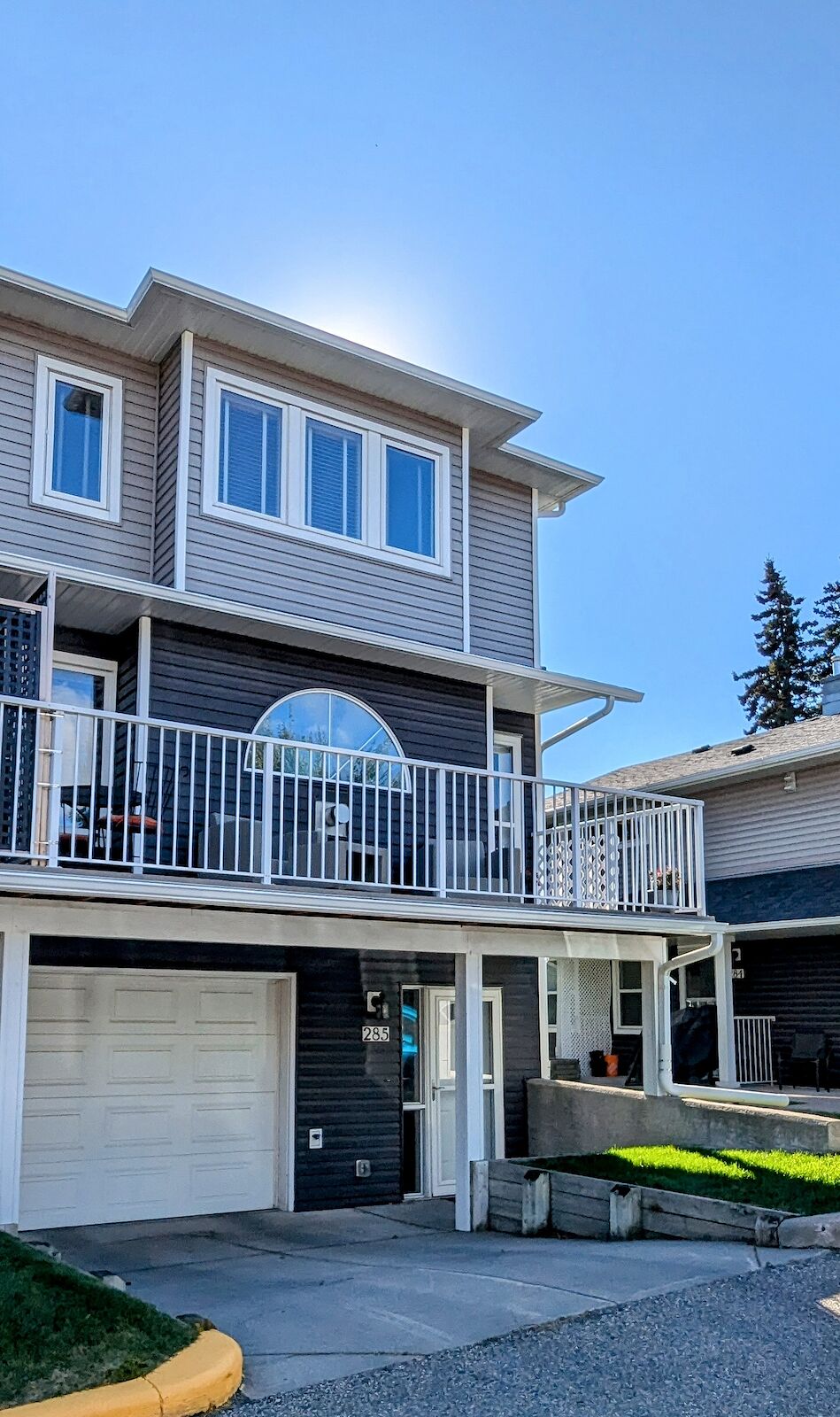 Calgary 2 + Den bedrooms Townhouse for rent. Property photo: 588749-1