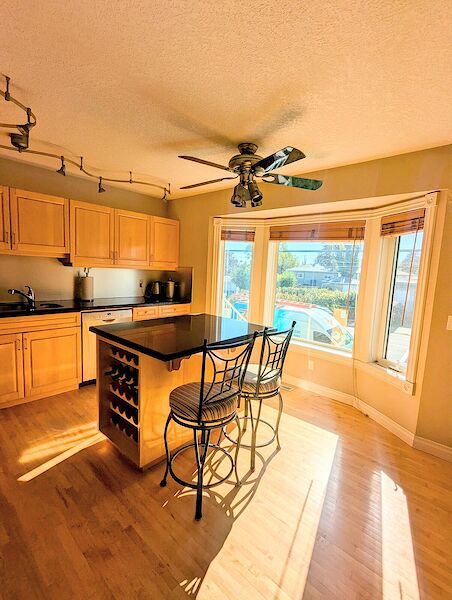 Calgary 2 + Den bedrooms Townhouse for rent. Property photo: 588749-2