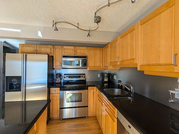 Calgary 2 + Den bedrooms Townhouse for rent. Property photo: 588749-3