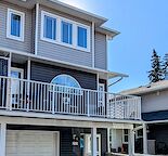 Fantastic Inner-City Townhome in Sought-After Regal Park (Renfrew)