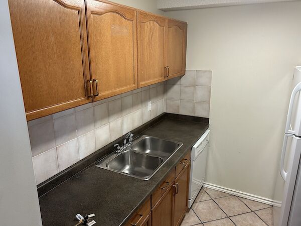 Edmonton 2 bedrooms House for rent. Property photo: 588811-2