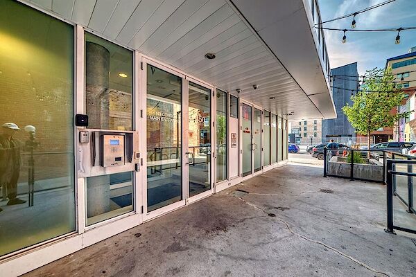 Calgary 1 + Den bedrooms Condo Unit for rent. Property photo: 588898-2