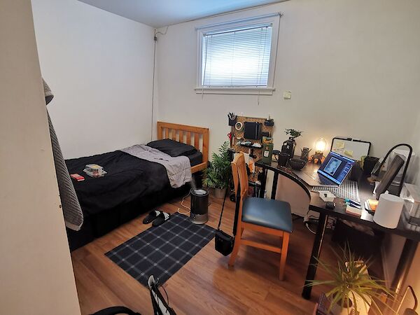 Calgary 3 bedrooms Room For Rent for rent. Property photo: 588981-2