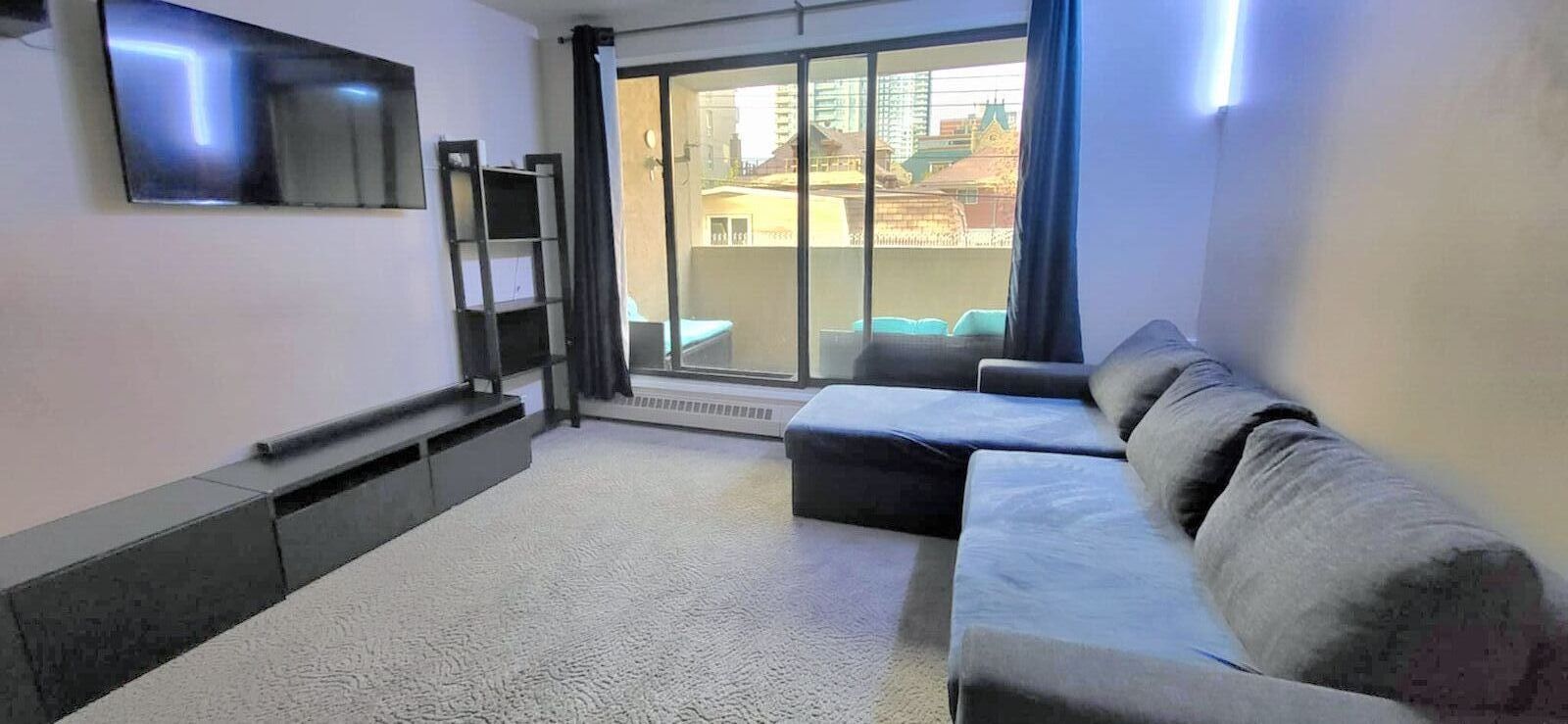 Calgary 2 bedrooms Condo Unit for rent. Property photo: 589157-1