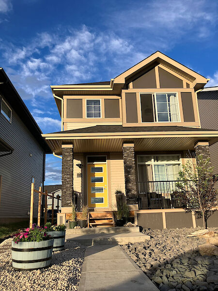 Great views - Fully Furnished, Private Fenced Back Yard