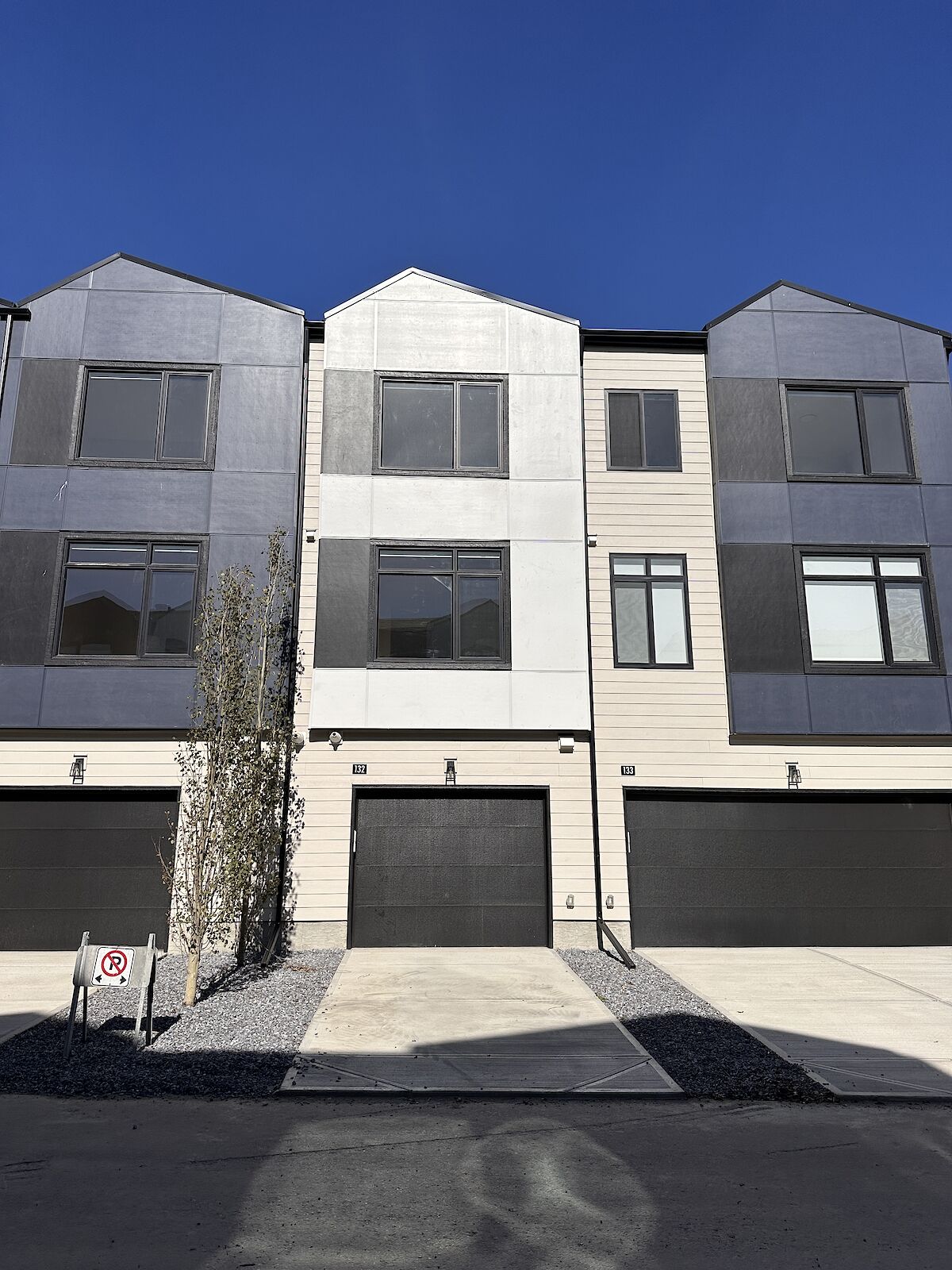Calgary 4 bedrooms Townhouse for rent. Property photo: 589522-1