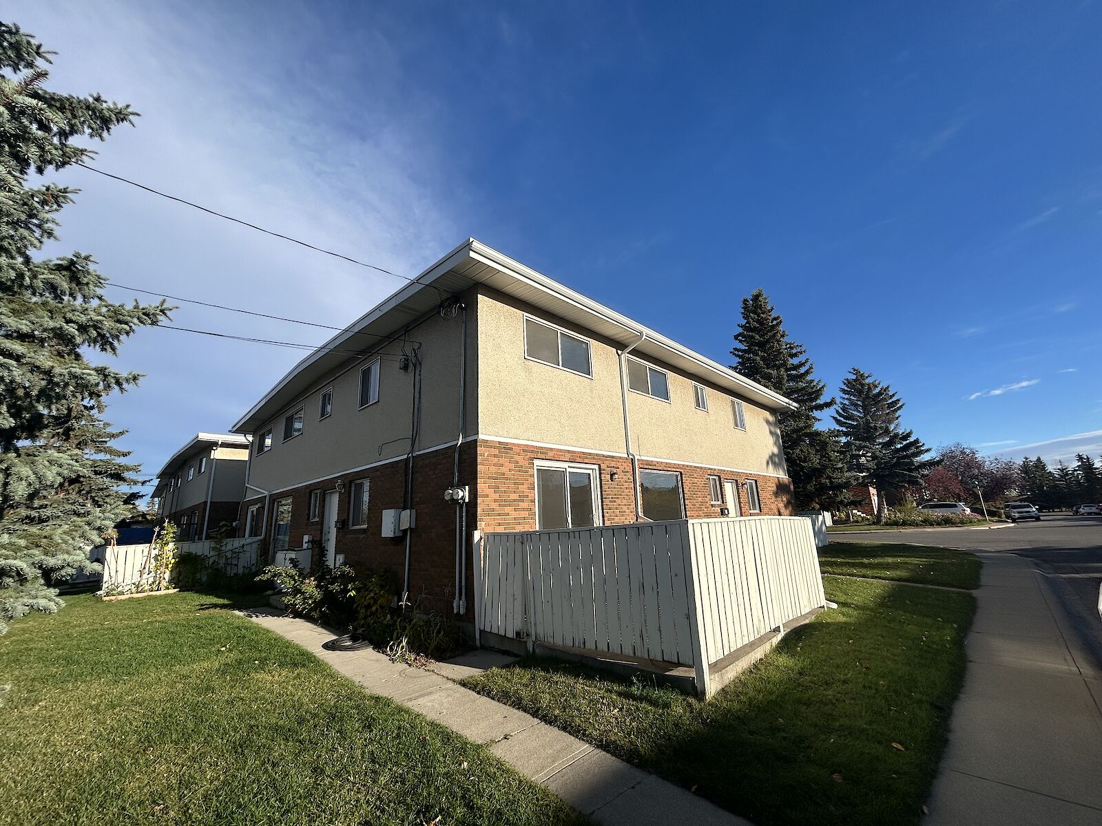 Calgary 3 bedrooms Duplex for rent. Property photo: 589869-1
