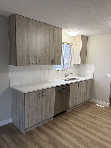 Calgary 3 bedrooms Duplex for rent. Property photo: 589869-3