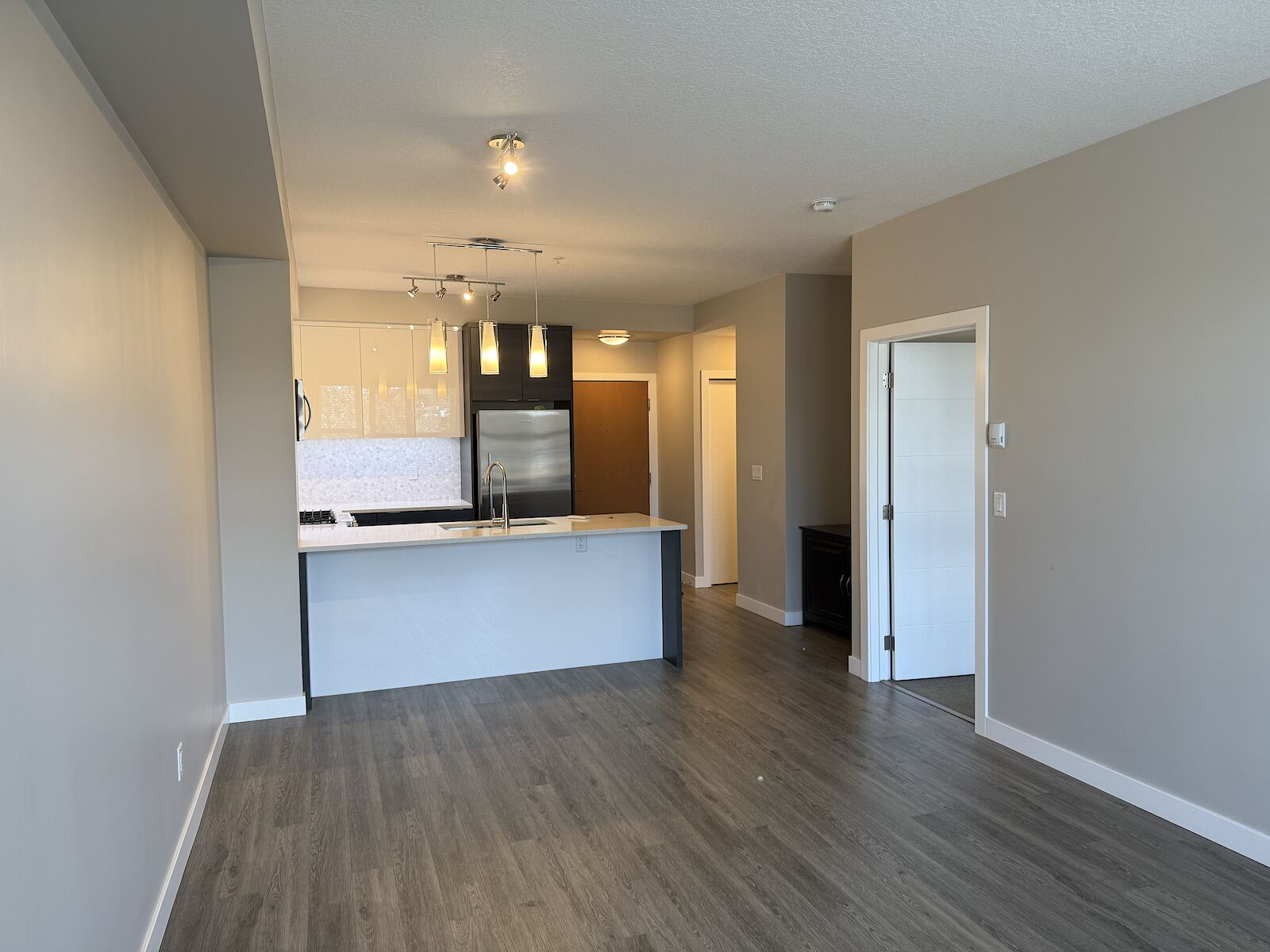 Calgary 1 bedroom Condo Unit for rent. Property photo: 590189-1