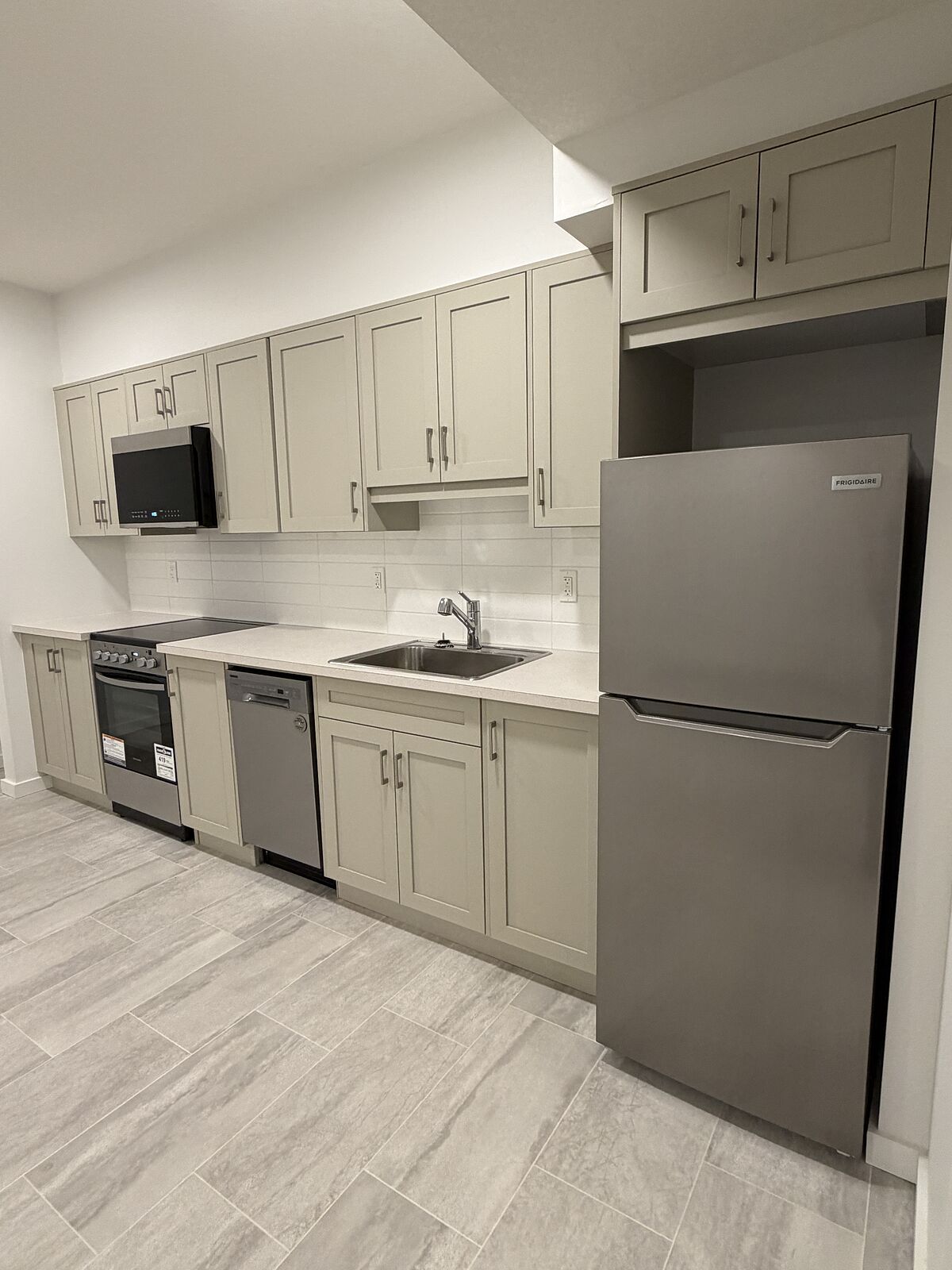 Calgary 1 bedroom Basement for rent. Property photo: 590232-1