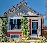 Outstanding, contemporary and bright 2 bedroom with its own laundry.