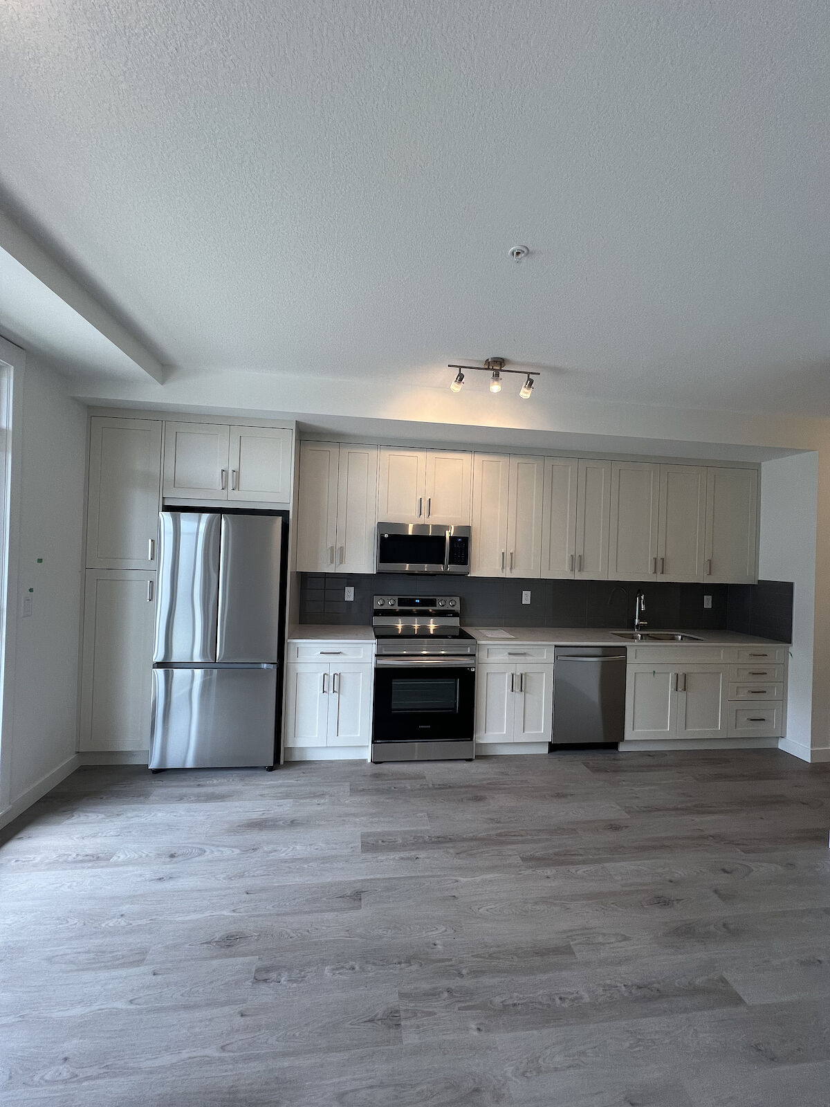 Calgary 1 bedroom Condo Unit for rent. Property photo: 590489-1