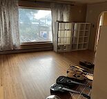 Top floor large living spaces 3 bedroom