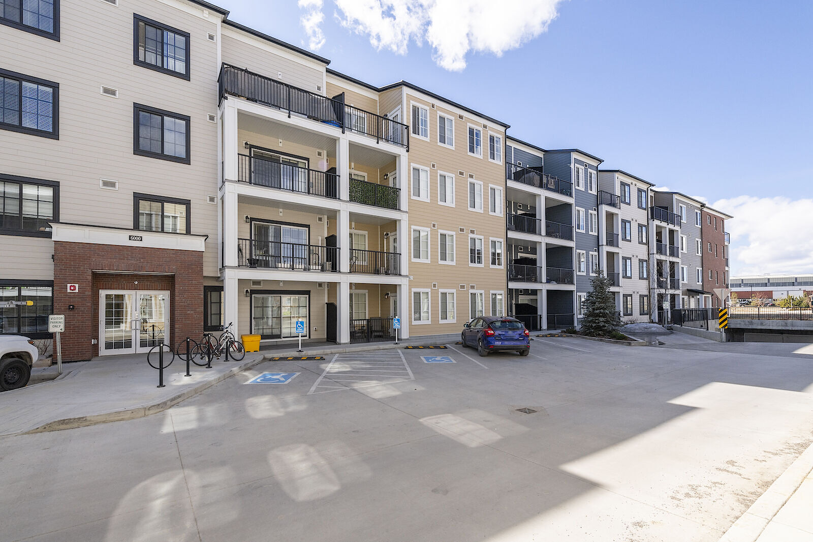 Calgary 2 bedrooms Condo Unit for rent. Property photo: 590940-1