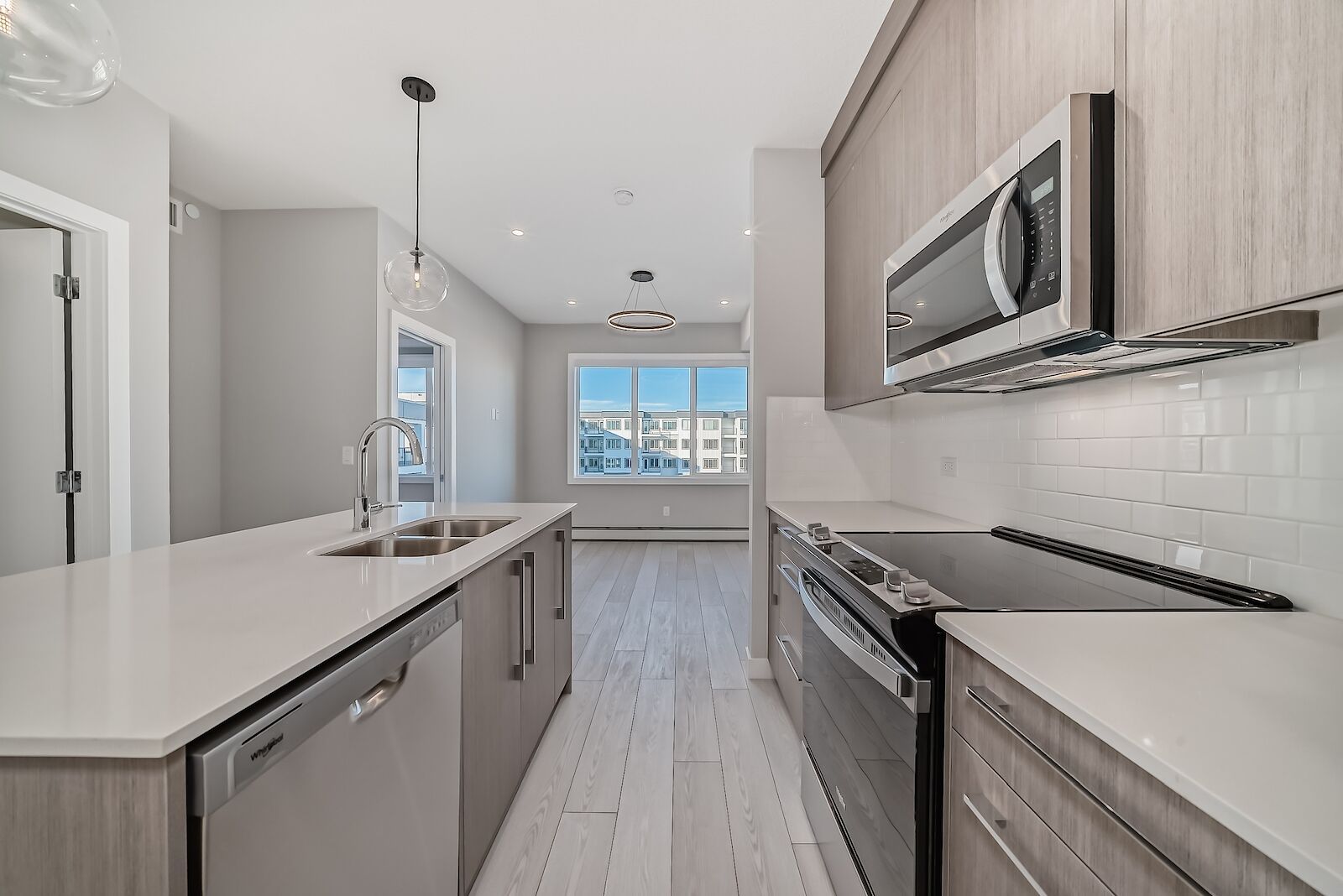 Calgary 2 bedrooms Condo Unit for rent. Property photo: 591137-1