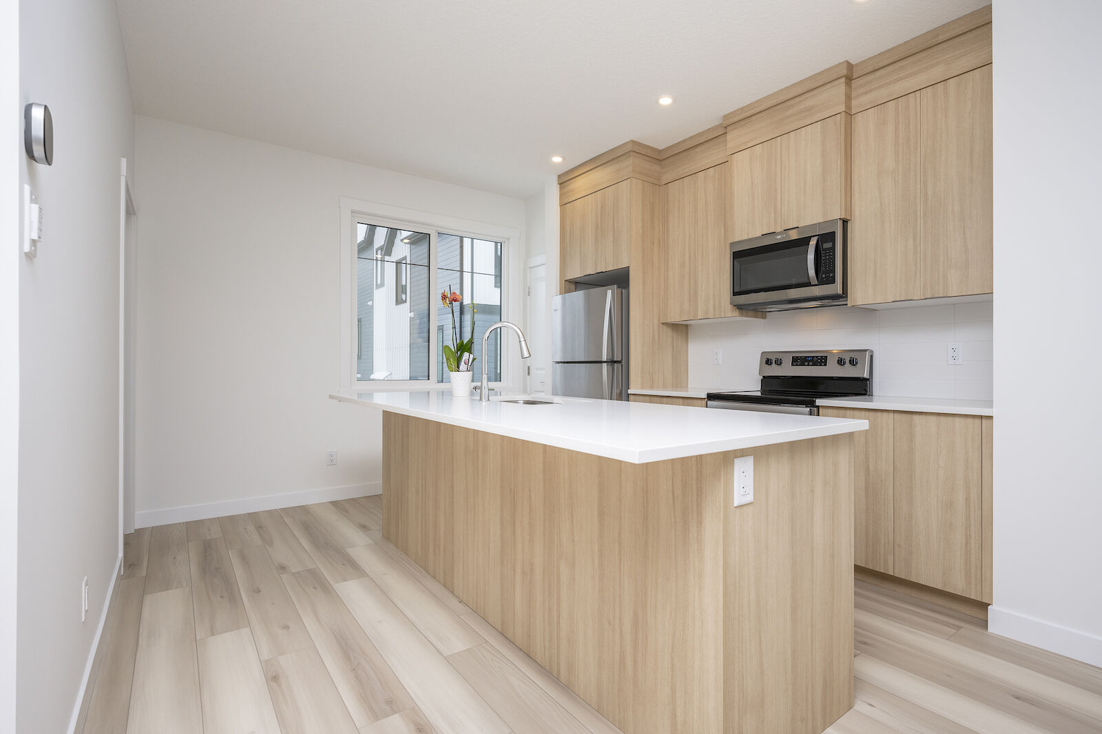 Calgary 3 + Den bedrooms Townhouse for rent. Property photo: 591500-1