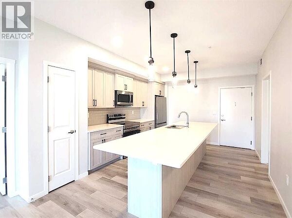 STUNNING APARTMENT IN CARRINGTON PLAZA NW - YOUR PERFECT HOME AWAITS!
