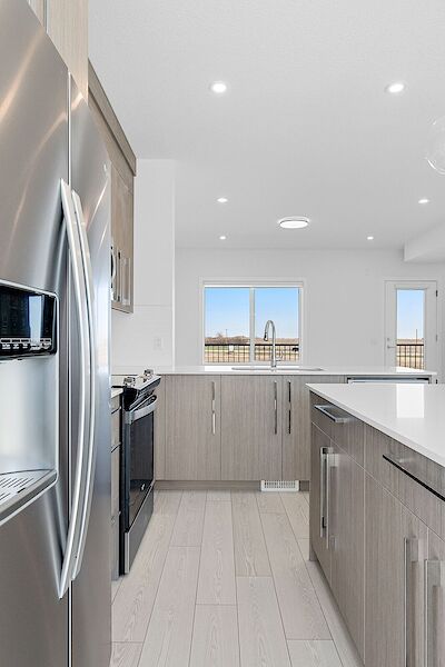Chestermere 4 bedrooms Townhouse for rent. Property photo: 591955-3