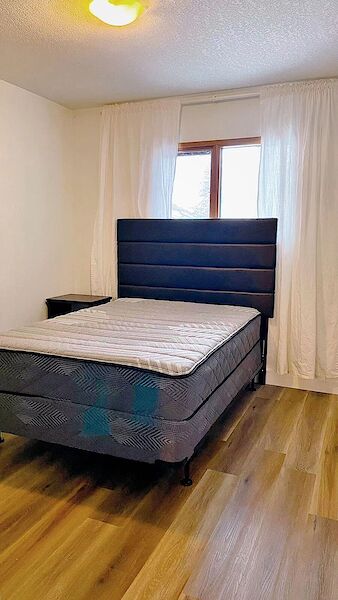 Calgary studio Room For Rent for rent. Property photo: 592099-2