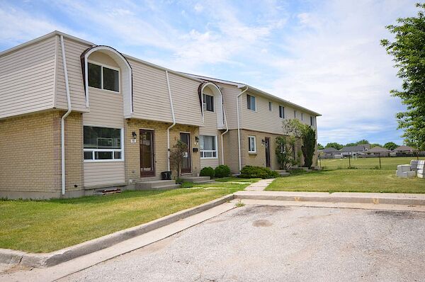 Corunna 3 bedrooms Townhouse for rent. Property photo: 592209-2