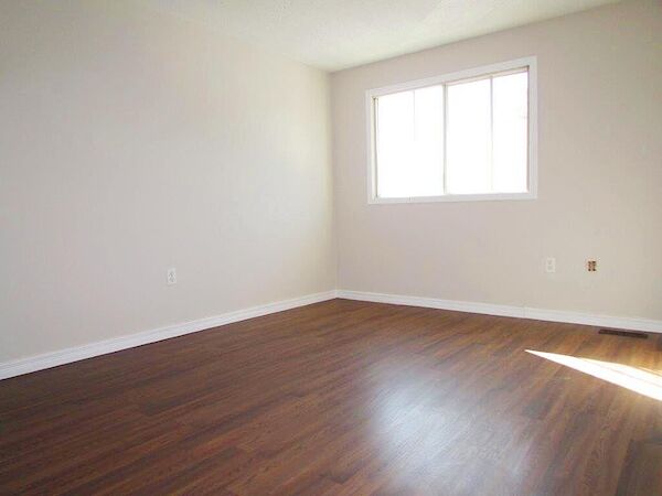 Corunna 3 bedrooms Townhouse for rent. Property photo: 592209-3