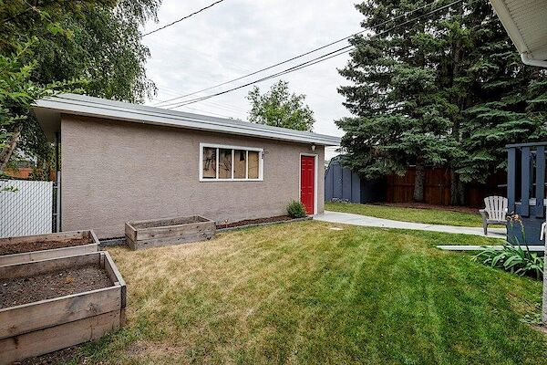 Calgary 6 bedrooms Room For Rent for rent. Property photo: 592233-2