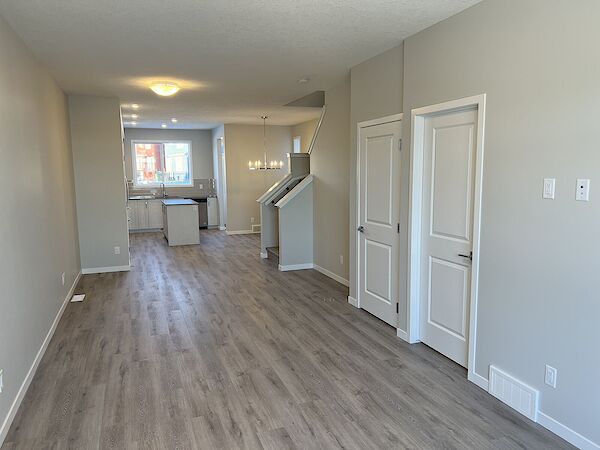 Calgary 3 bedrooms Duplex for rent. Property photo: 592921-2