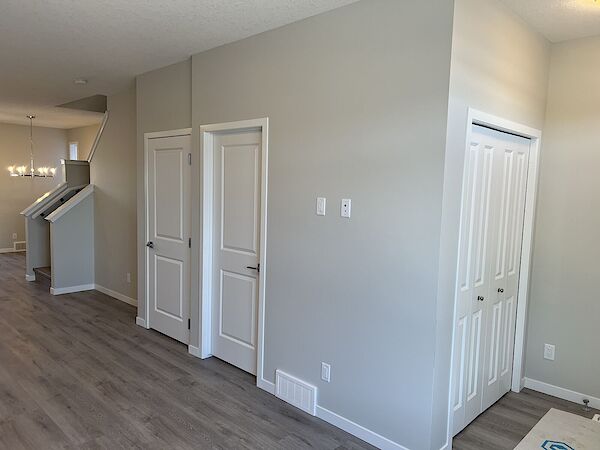 Calgary 3 bedrooms Duplex for rent. Property photo: 592921-3