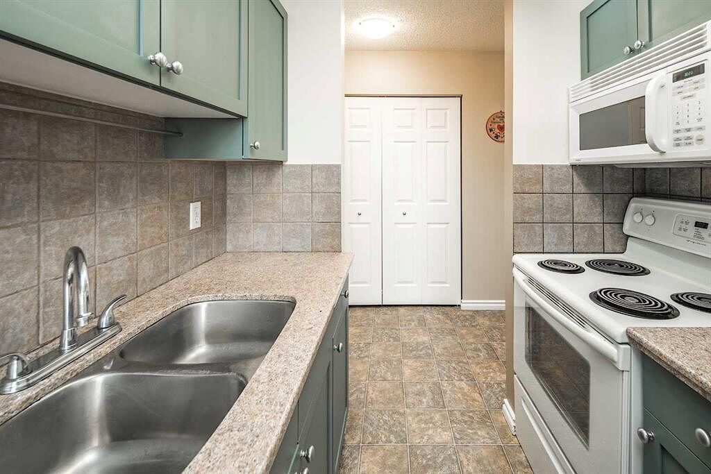Calgary 2 bedrooms Condo Unit for rent. Property photo: 592964-1