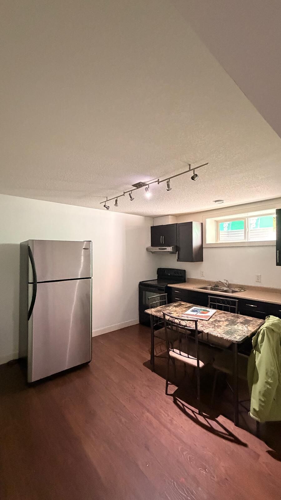 Calgary 2 bedrooms Basement for rent. Property photo: 592992-1