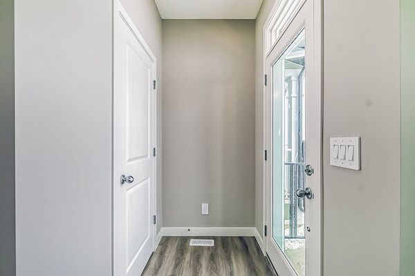 Calgary 3 bedrooms Main Floor for rent. Property photo: 593443-2