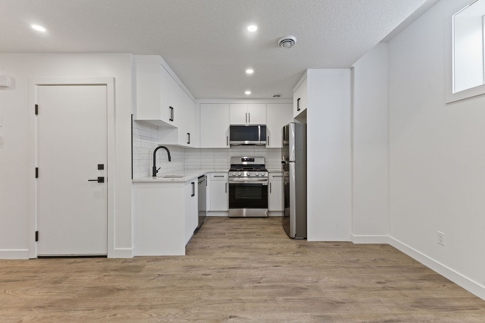 Calgary 1 bedroom Basement for rent. Property photo: 593809-1