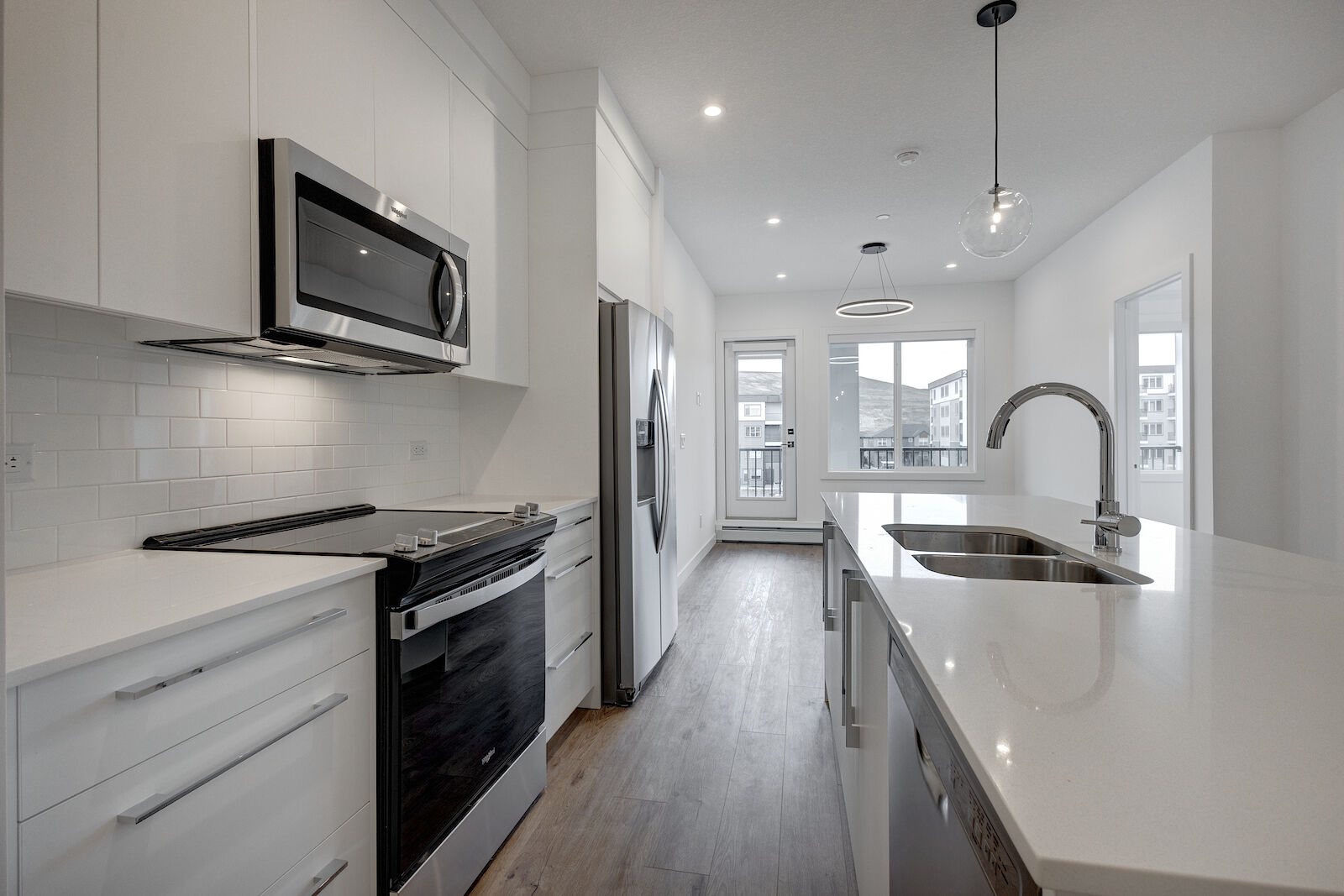 Calgary 3 bedrooms Condo Unit for rent. Property photo: 595030-1