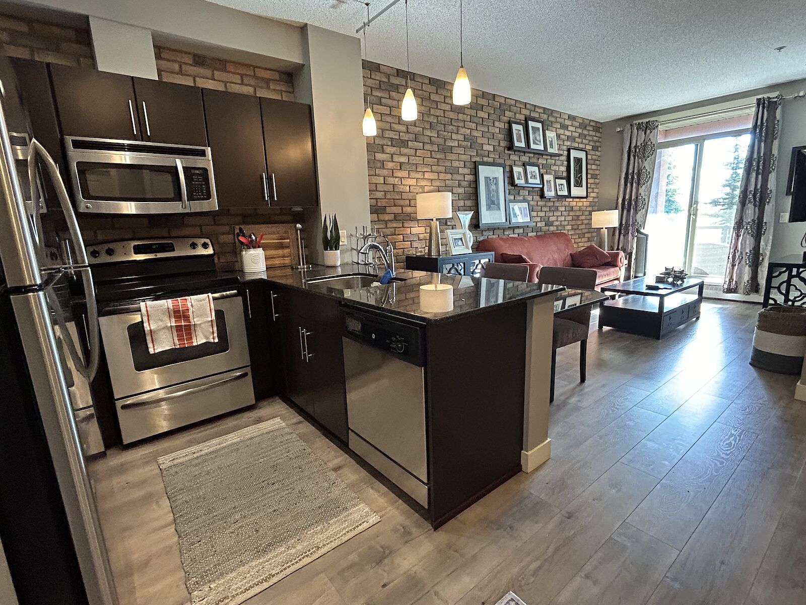 Calgary 1 bedroom Condo Unit for rent. Property photo: 595561-1