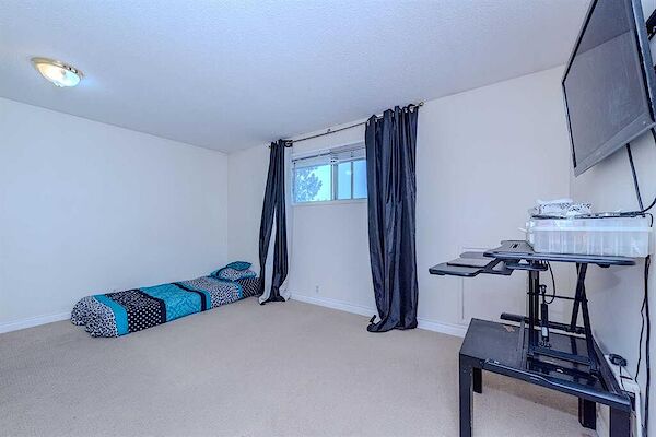 Calgary 3 bedrooms Basement for rent. Property photo: 596865-3
