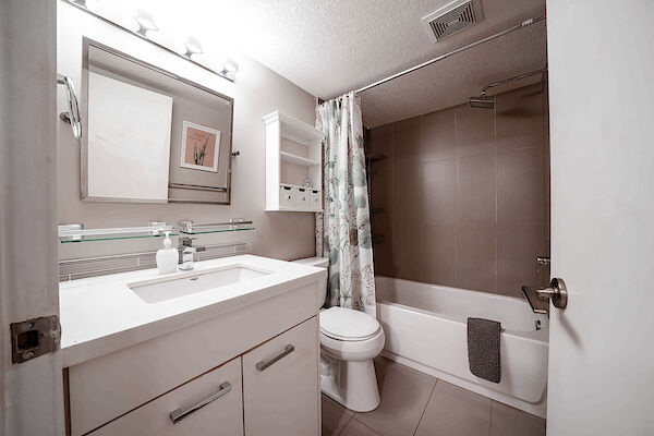 Calgary 1 bedroom Condo Unit for rent. Property photo: 596920-2